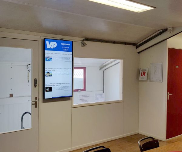 Narrowcasting in kantoor van De Jong Cheese